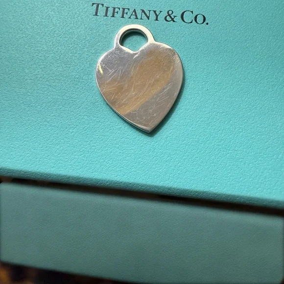 Tiffany & Co. Heart “Please Return To” Pendant - Picture 4 of 10